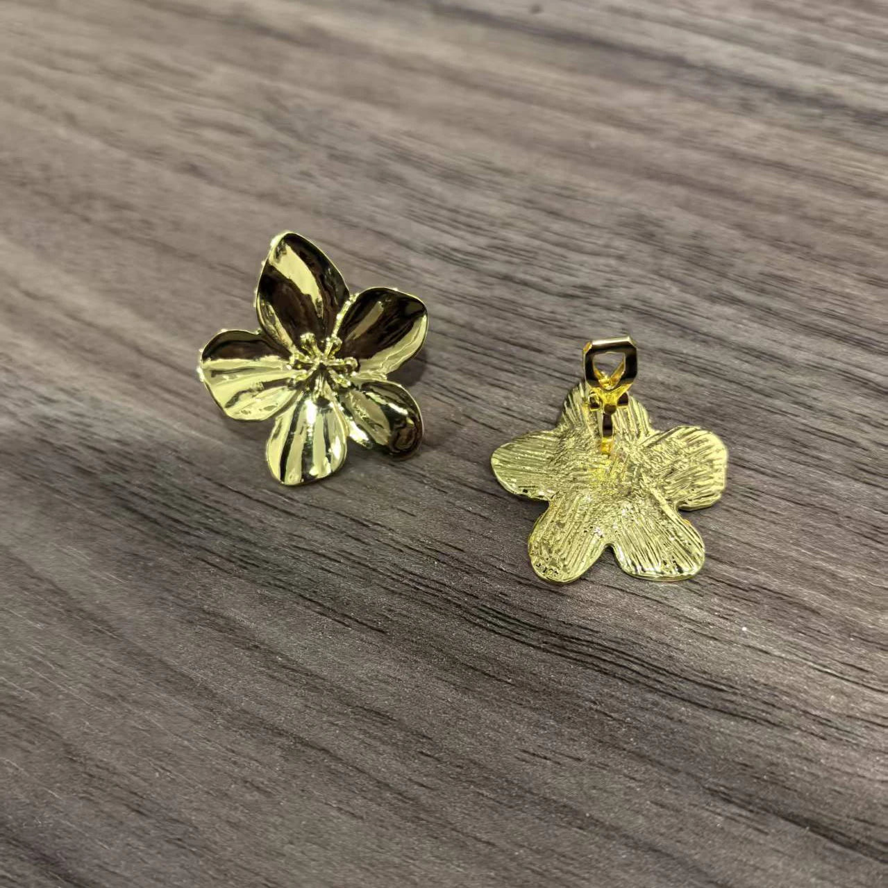 Armonia Milano — Fiore di Festa Clip Earrings (Set of 2)