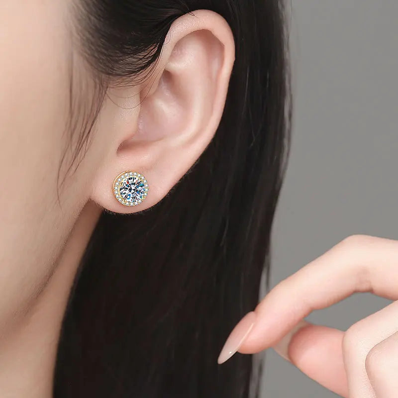 Armonia Milano — Vera Luce Moissanite Studs (0.5ct–2ct)